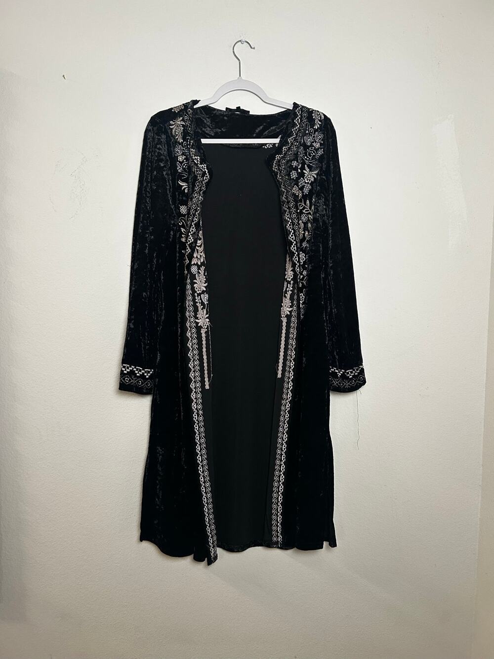 Andree by Unit Black Crushed Velvet Embroidered Open Front Duster Cardigan Small